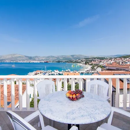 Juric アパート トロギール